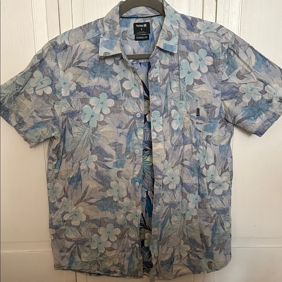 Hurley Other - Hurley Light Blue Floral Short-Sleeve Button-Up Mena Shirt Size Small